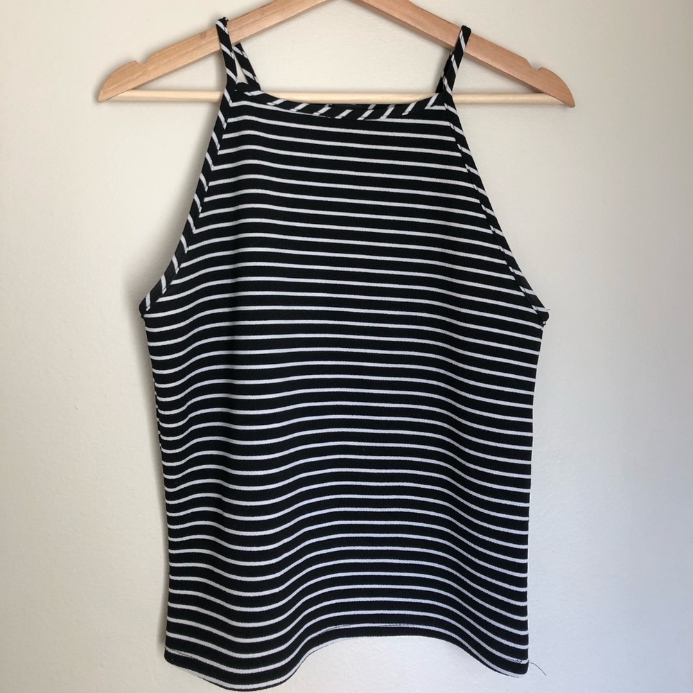 Striped halter tank top 🖤🤍